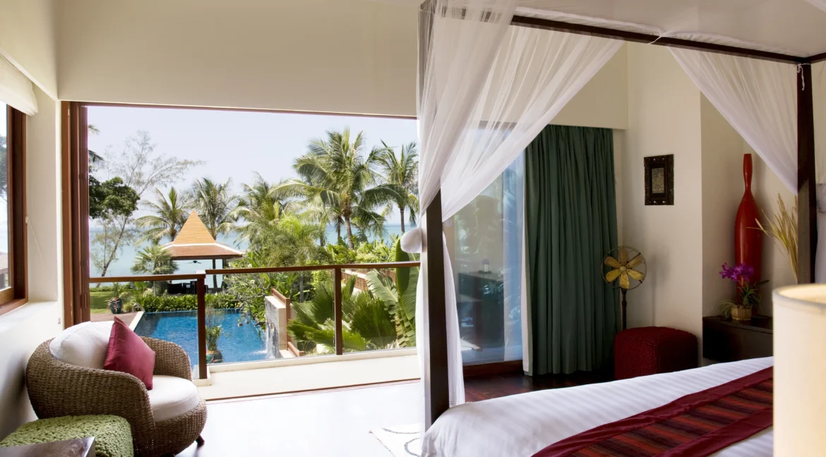 VillaHaineu_05_BedroomView