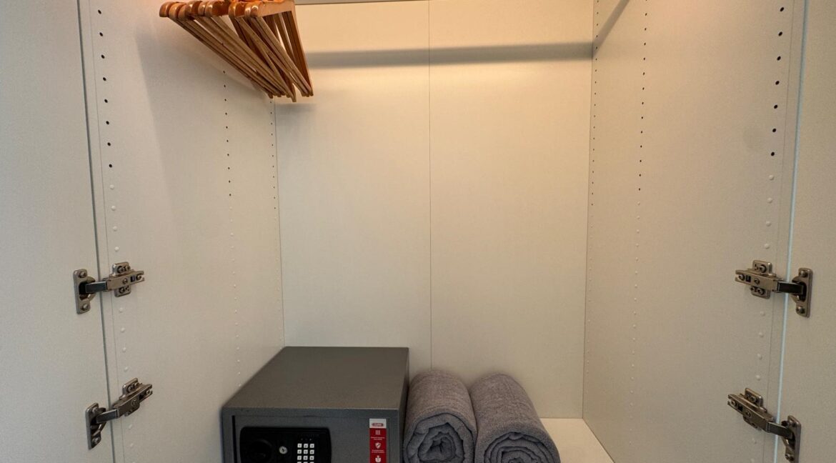 bedroom 1 (3)