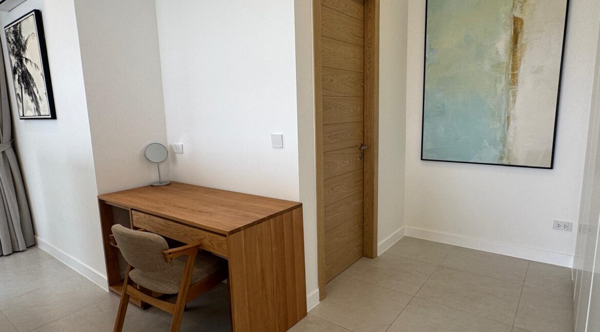 bedroom 1 (4)